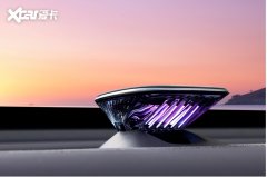 天籁鸿蒙座舱车内座座皆可享专属灯效回