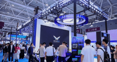 密制制中大展身手；亲手操控机械人完成复杂使